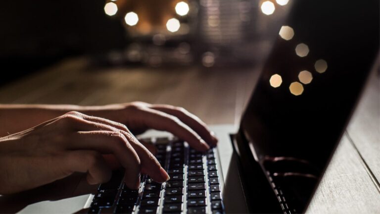 Comment gérer les réseaux Wi-Fi Linux avec Nmtui - CloudSavvy IT
