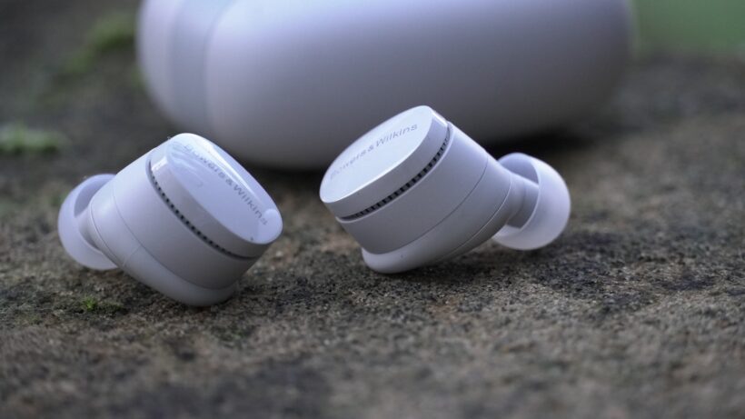 Bowers Wilkins pi6 devant le boîtier