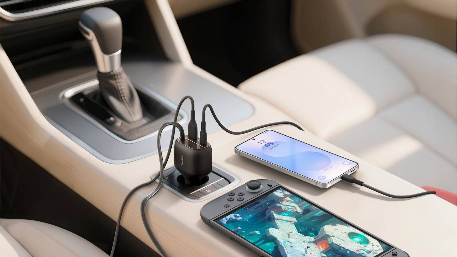 Belkin a fait un chargeur de voiture multi-appareils rétractable cool