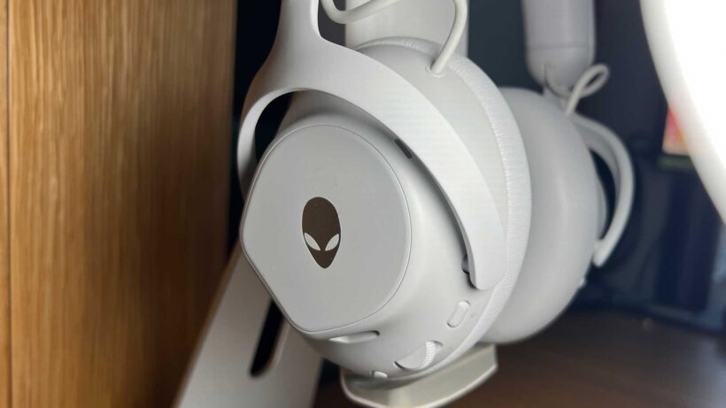 Le côté gauche du casque Alienware Pro.