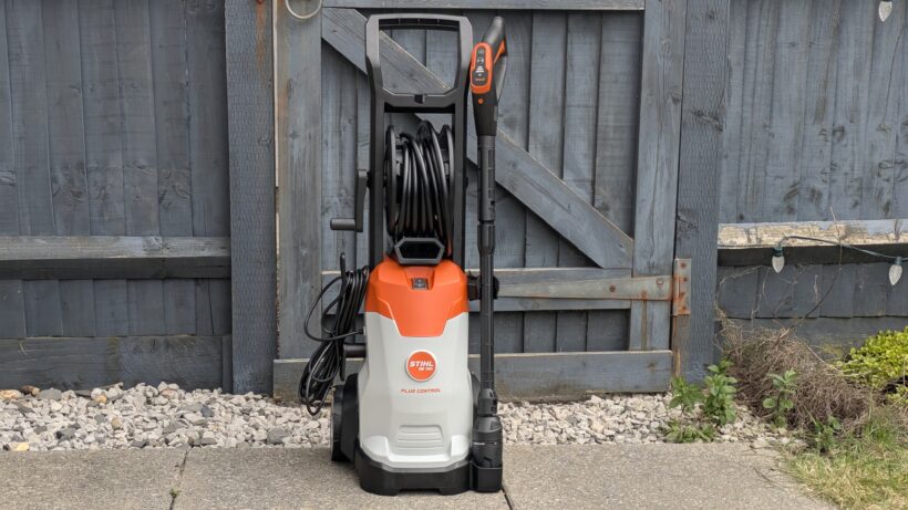 Vue avant avec tous les outils stockés