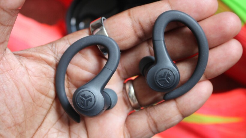 JLab Go Sport plus en main