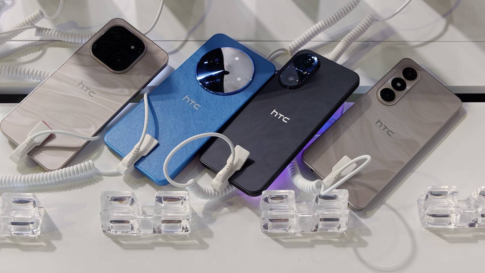 HTC n'est pas encore mort et présente un tas de nouveaux téléphones