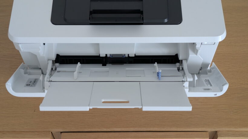 Vue de dessus avant du bac multifonction vide