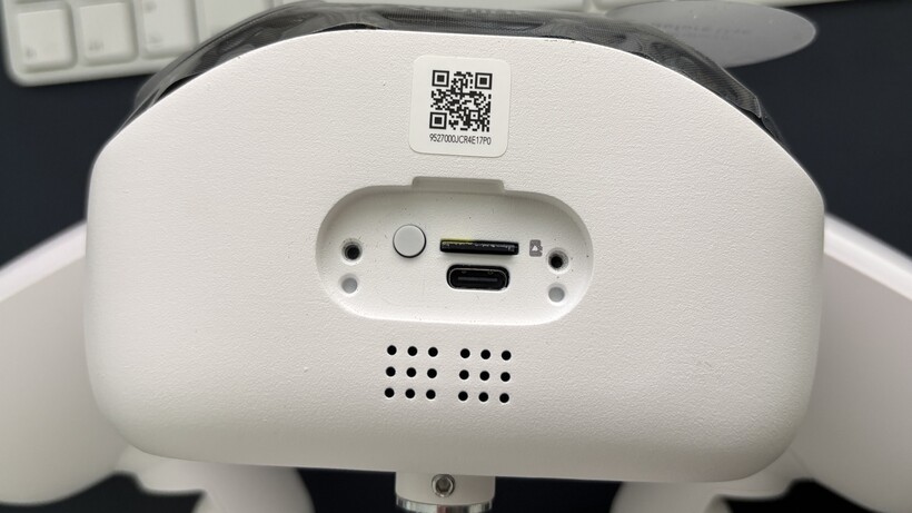 Reolink Elite Floodlight WiFi Review Emplacement pour carte SD