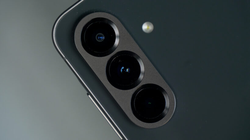 Galaxy A56 - appareils photo - gros plan - de haut en bas