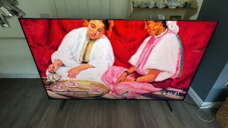 TCL 98C7K au-dessus de l'angle