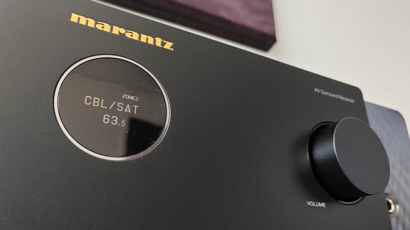 Écran OLED hublot Marantz Cinema 60