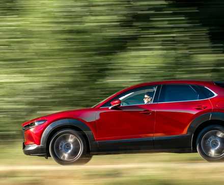 Profil latéral d'un Mazda CX-30 2020 
