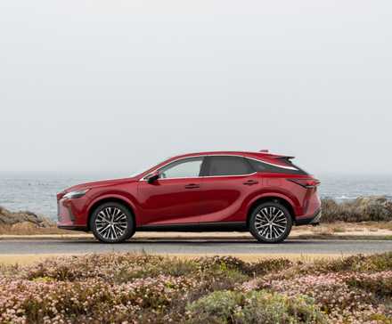 Vue de profil latérale d'un Lexus RX 350h 2025 