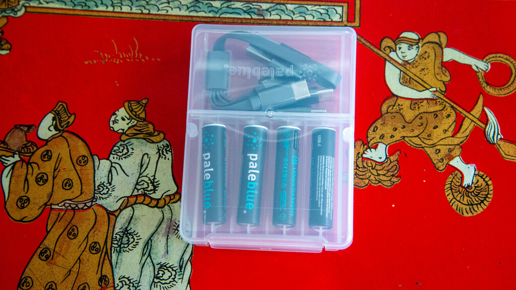 Piles rechargeables Paleblue AAA USB-C dans une boîte