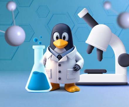 Mascotte de Linux portant une blouse de laboratoire avec un bécher à côté et un microscope derrière.