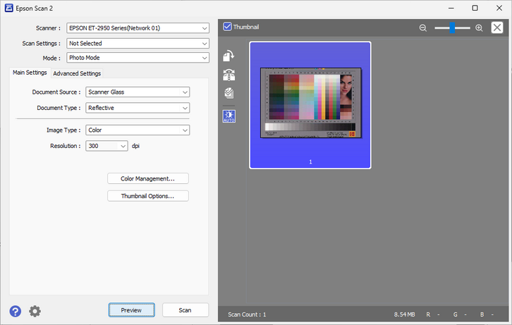Capture d'écran du PC montrant l'interface de numérisation, numérisant une photo