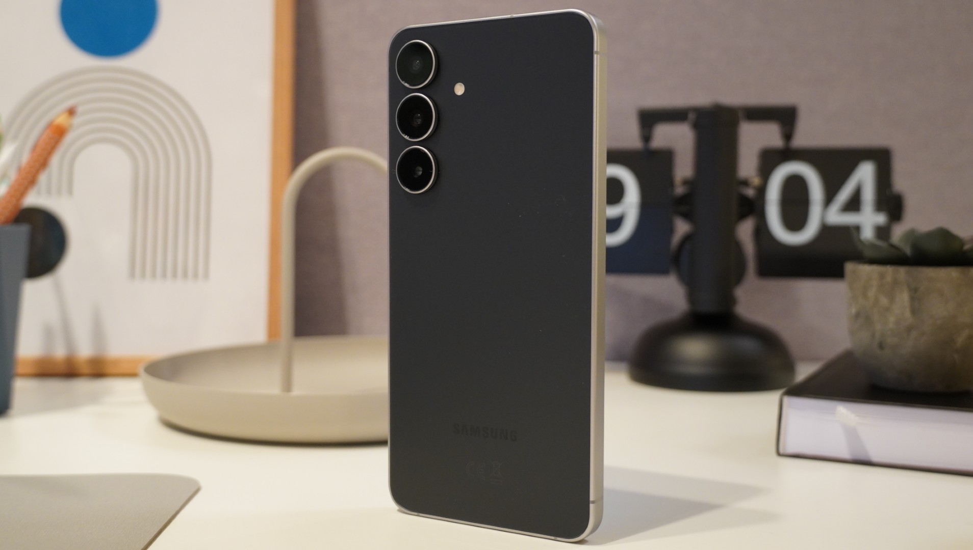 Économisez 200 $ sur le Samsung Galaxy S25 FE 4,5 étoiles pendant les soldes