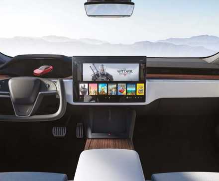 Vue intérieure du tableau de bord de la Tesla Model S Plaid 2023