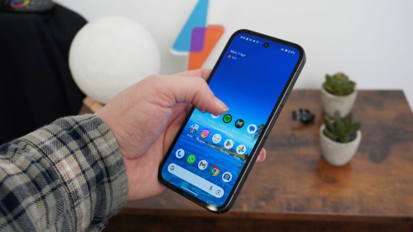 Pixel 9a en main