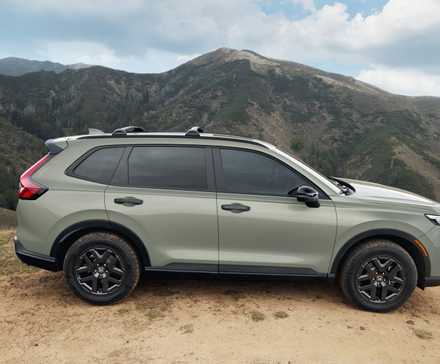 Vue de profil latérale d'un Honda CR-V TrailSport 2026