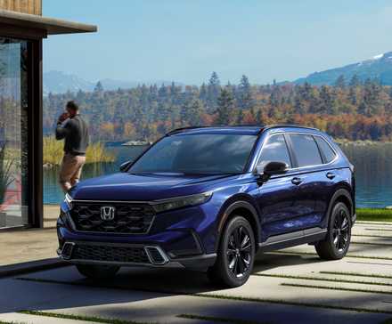 Plan 3/4 avant d'un Honda CR-V Sport Touring 2023