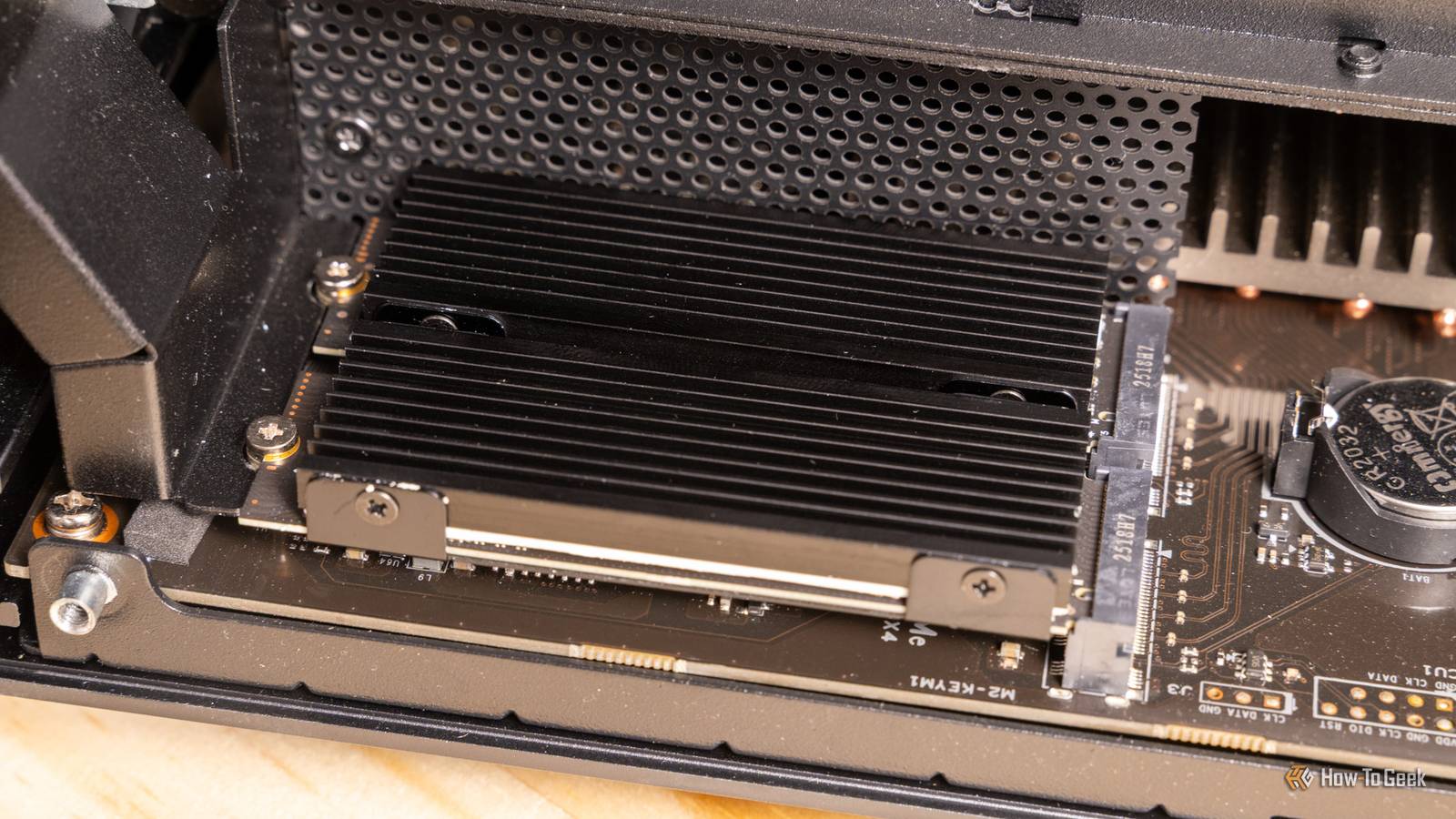 Le dissipateur thermique de votre carte mère prépare secrètement votre NVMe double face