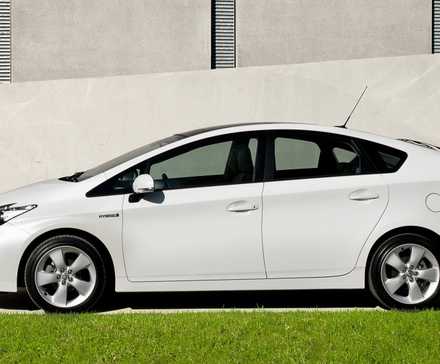 Profil latéral d'une Toyota Prius 2012