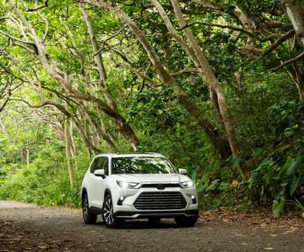 Plan 3/4 avant d'un Toyota Grand Highlander 2025 