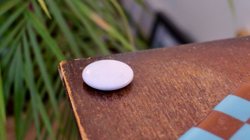 AirTag 2 sur table