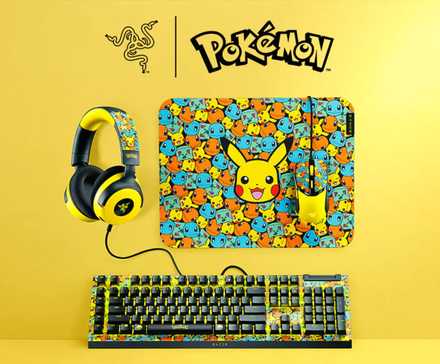 Un clavier, une souris, un tapis de souris et un casque Razer avec des motifs Pokémon sur fond jaune