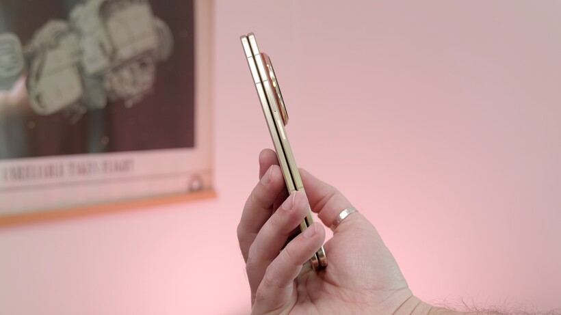 Honor Magic V6 latéral