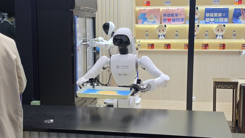 Robot de service au MWC 2026