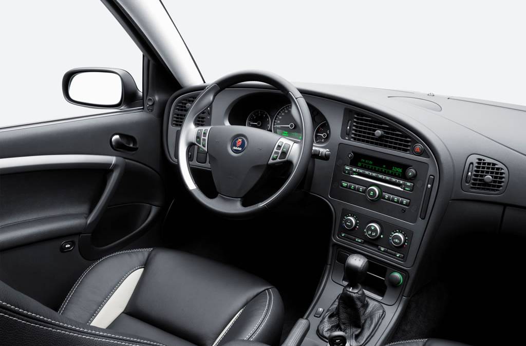 Avant que les écrans tactiles ne deviennent la norme, BMW, Saab et Lexus avaient raison