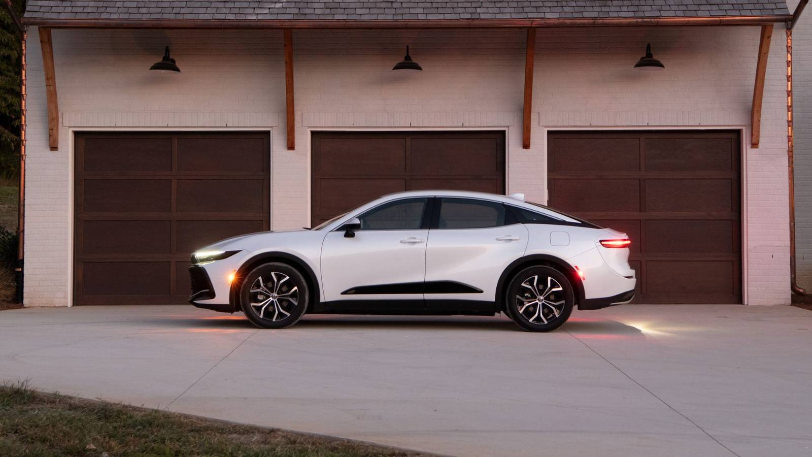 Cette berline Toyota offre le luxe de niveau Mercedes sans le prix