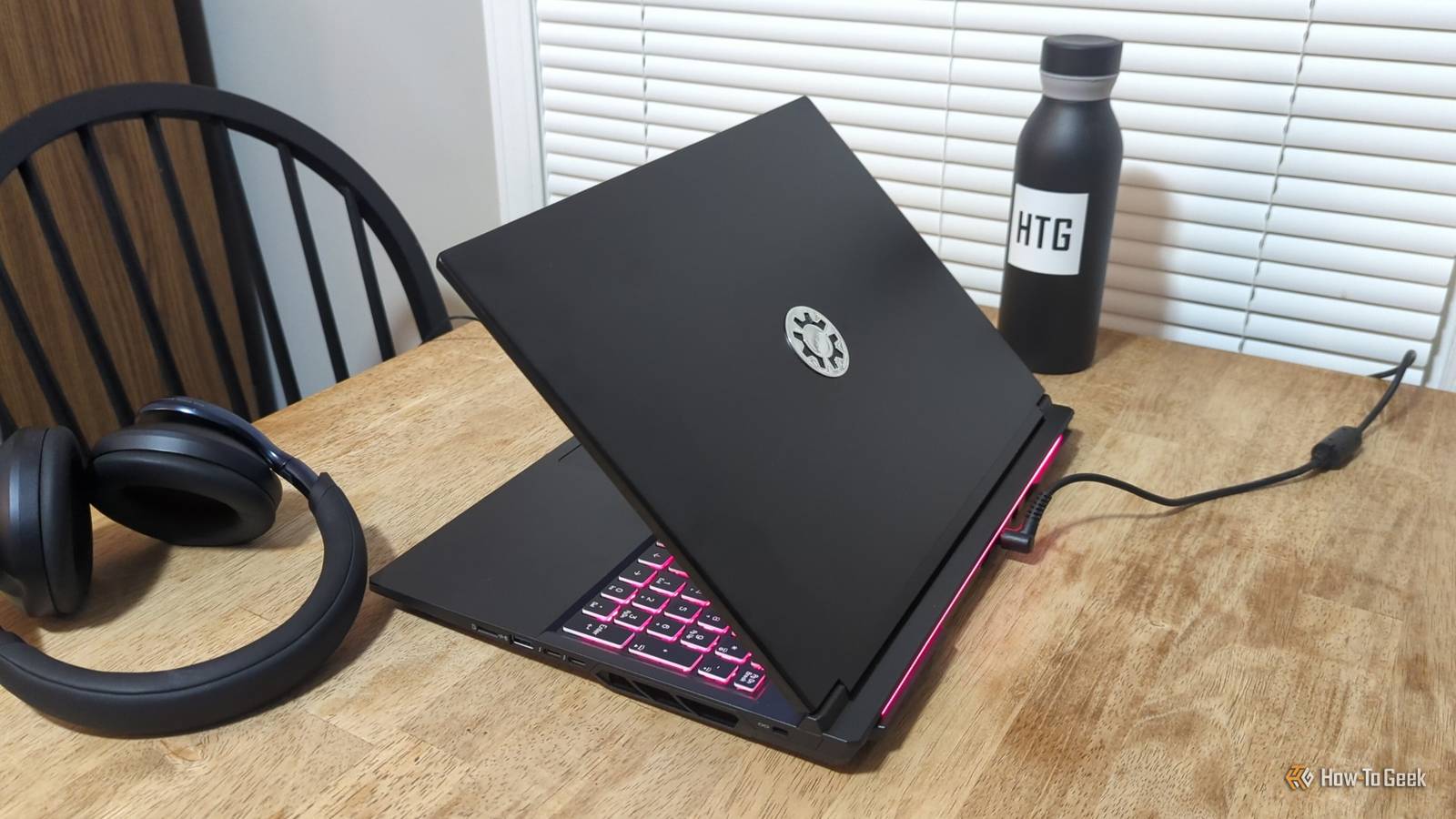 Pourquoi un ordinateur portable avec un écran mort est le kit de démarrage ultime pour Homelab