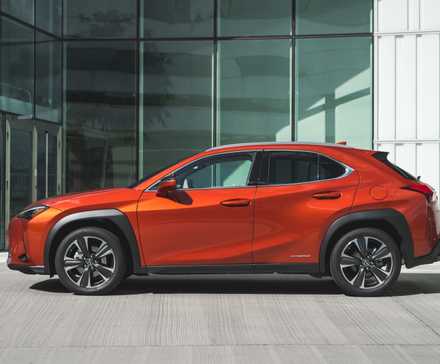 Vue de profil latérale d'un Lexus UX 2019 