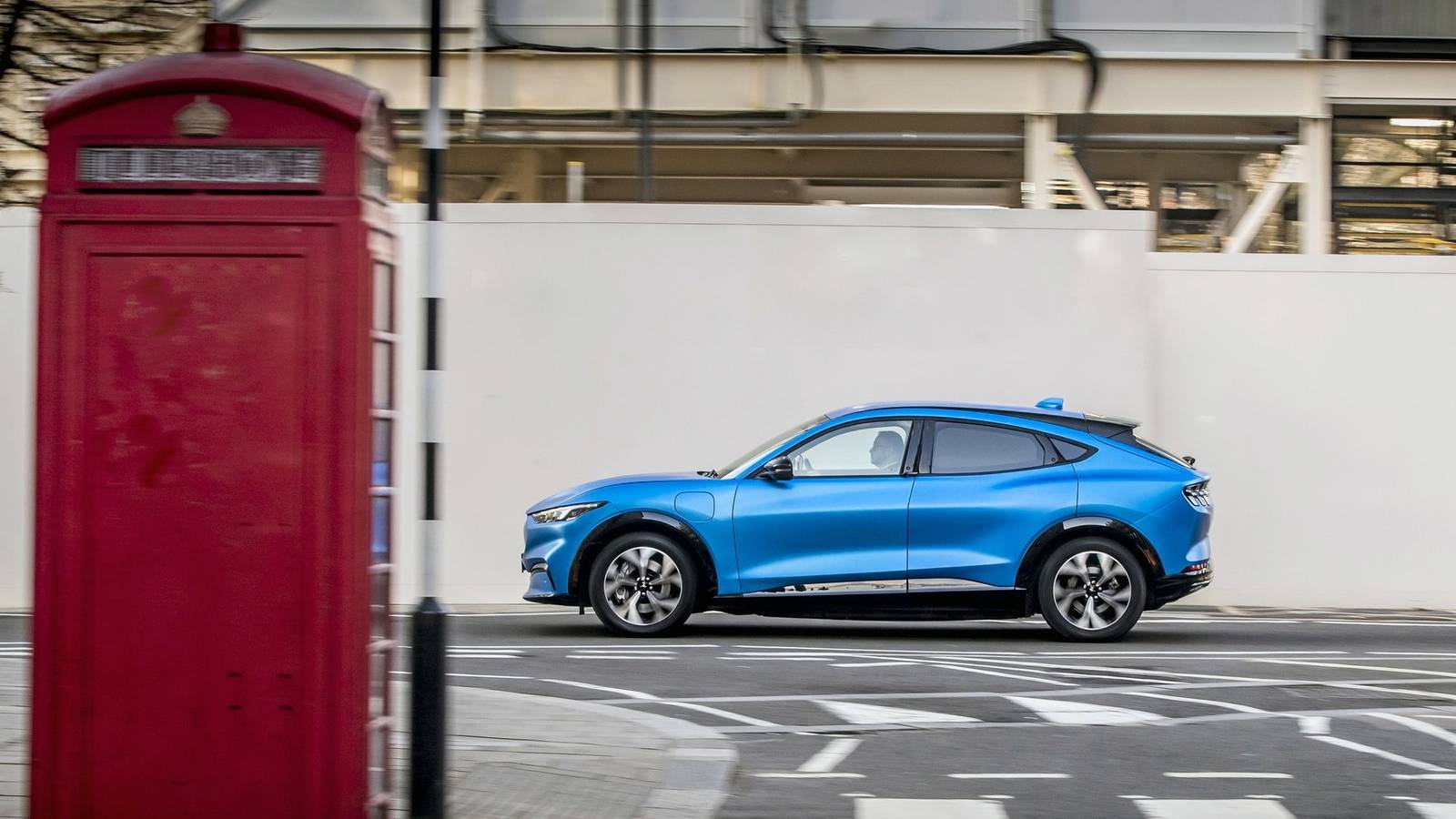 Une Mustang Mach-E de 3 ans coûte déjà 10 000 $ de moins qu'une neuve