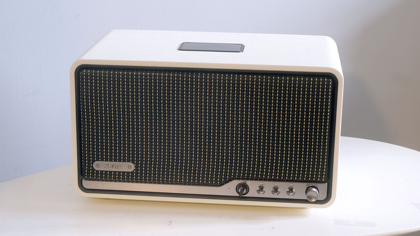 Vue de face de l'Edifier S300