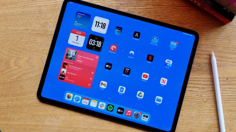 Apple iPad Pro M4 2024 avant avec écran allumé