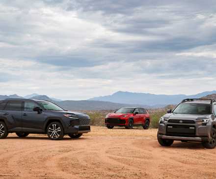 Plans 3/4 avant de trois Toyota RAV4 2026