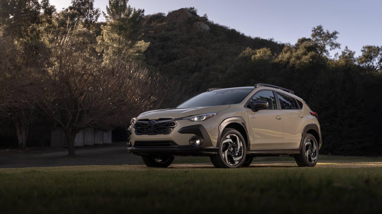 Le petit SUV hybride de Subaru allie efficacité et capacité prête pour l'aventure