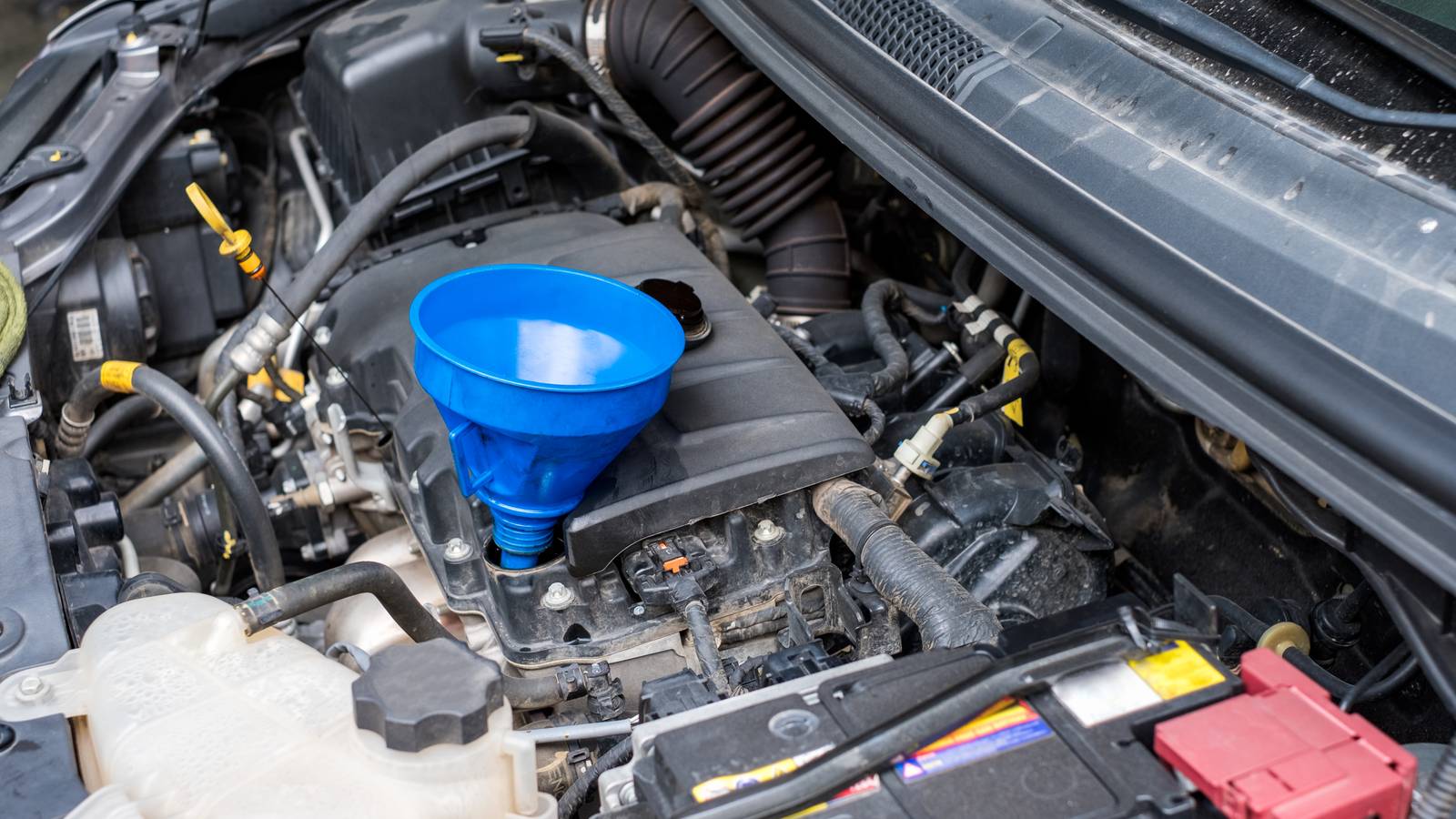 3 additifs qui protègent les moteurs à kilométrage élevé (et quand les utiliser)