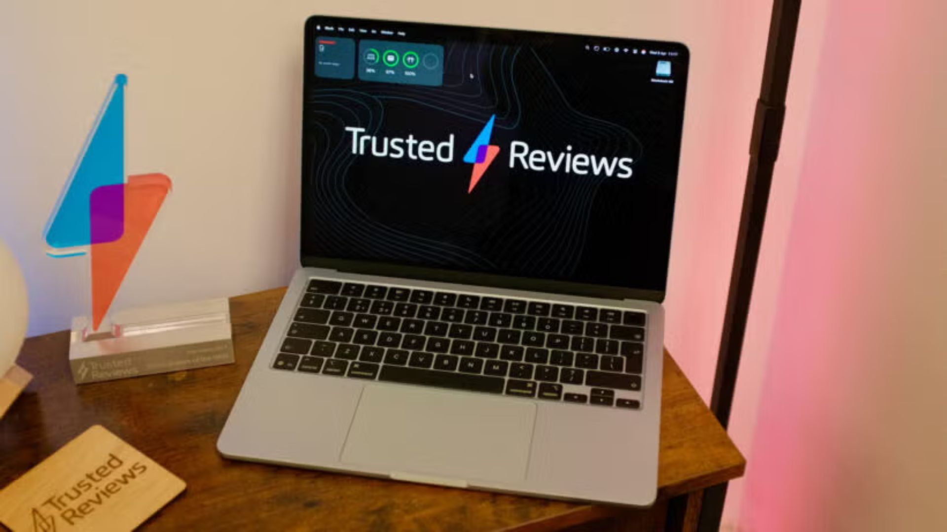 Le MacBook Air 2025 d'Apple perd 250 $, revenant à sa meilleure offre du Black Friday