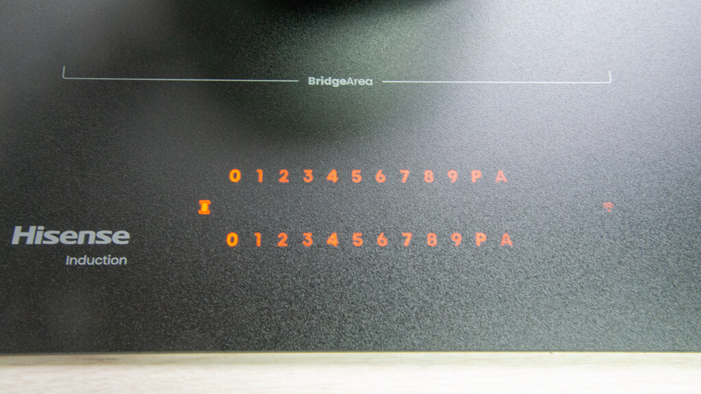 Paramètres de puissance du pont de la table de cuisson à induction Hisense Hi8 HI6443SRWF