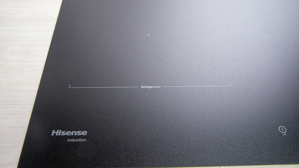 Plaque à induction Hisense Hi8 HI6443SRWF pont