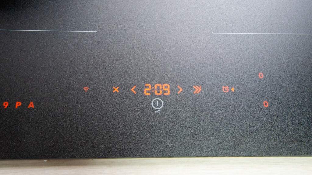 Plaque à induction Hisense Hi8 HI6443SRWF, minuterie