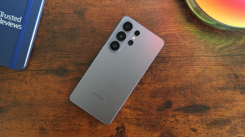 Samsung Galaxy S26 Ultra sur une table