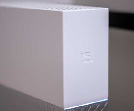 Gros plan du logo WD sur Western Digital My Cloud Home