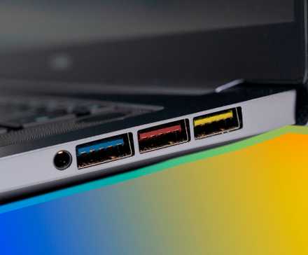 Ports USB sur un ordinateur portable.