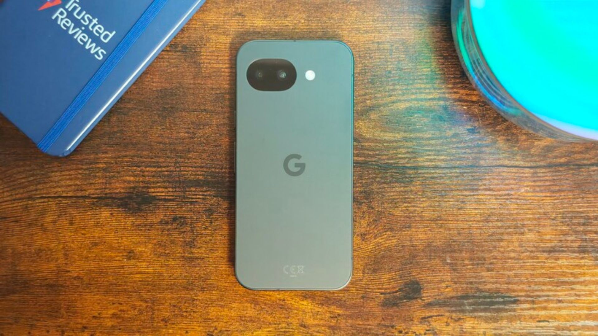 Google Pixel 10a obtient de gros résultats en termes de réparabilité lors du démontage