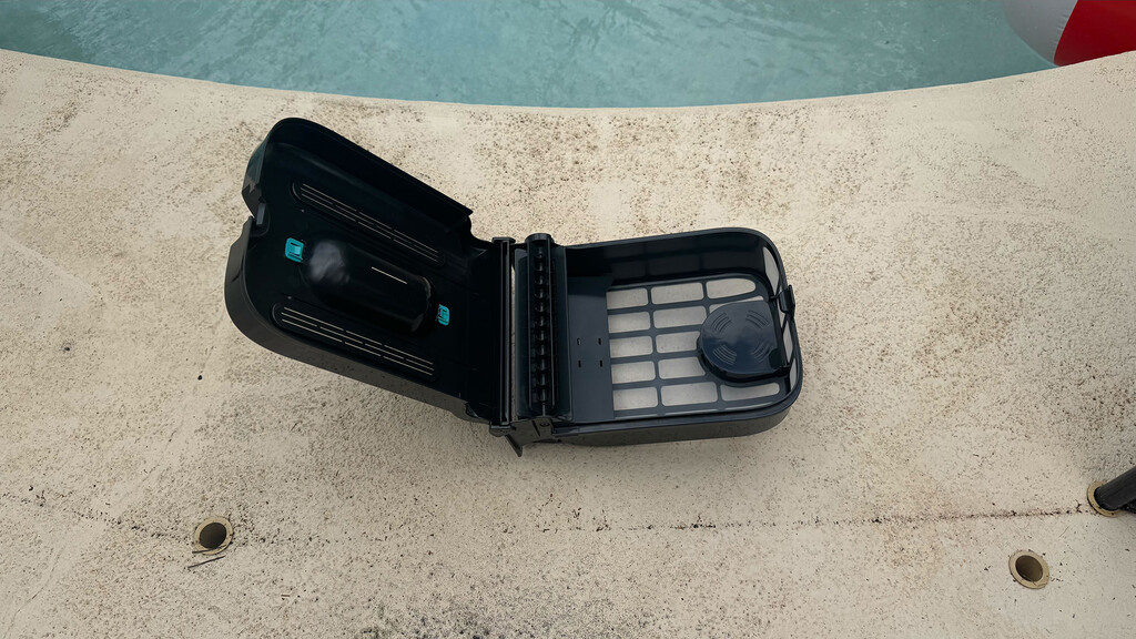 Poubelle Aiper Surfer S2 ouverte