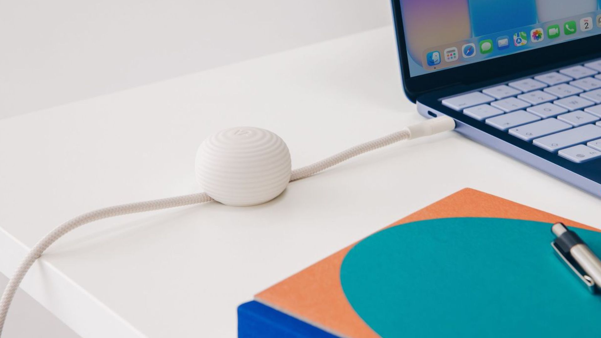 Cet ingénieux câble USB-C lesté est parfait pour le MacBook Neo