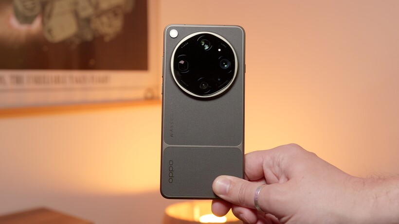 Oppo Find X9 Ultra en main